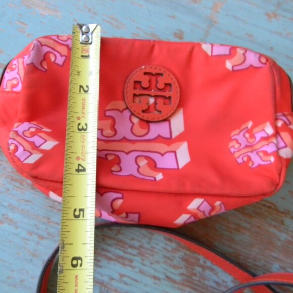 TORY BURCH NYLON SMALL LOGO CROSSBODY CAMERA BAG ORANGE/PINK - Picture 3 of 10
